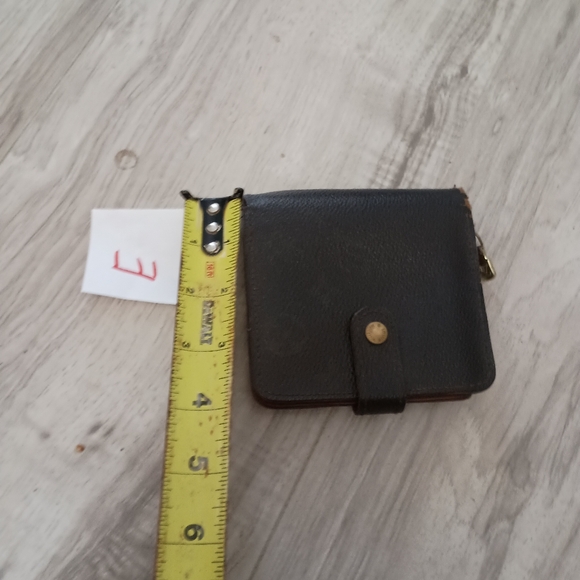 LOUIS VUITTON Monogram Compact Zip Wallet - Picture 10 of 10